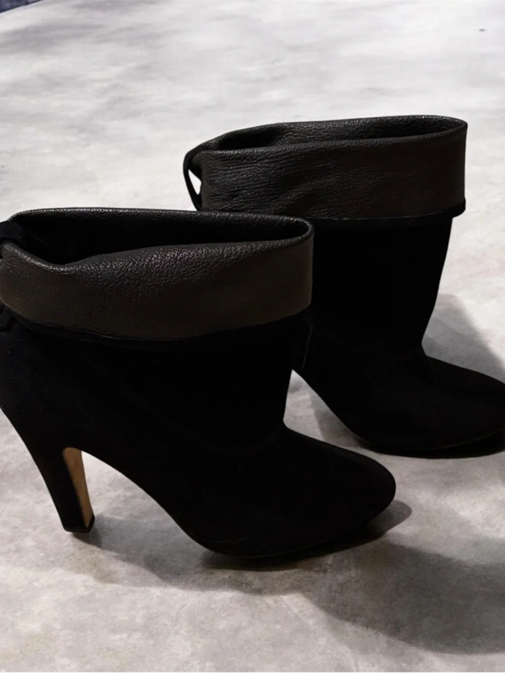 Ann Taylor Women’s Black Suede Heel Cuff Ankle Bootie Size 7M Classic VTG